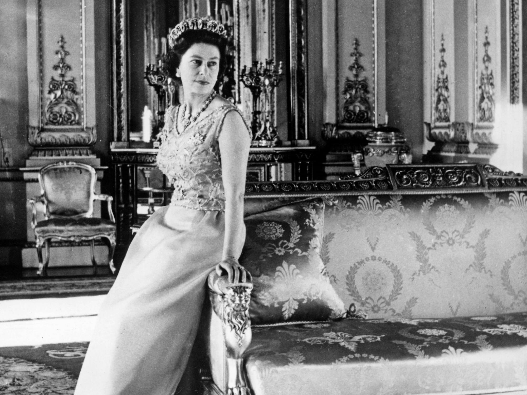 Walpole Book of British Luxury Be more Queen 
